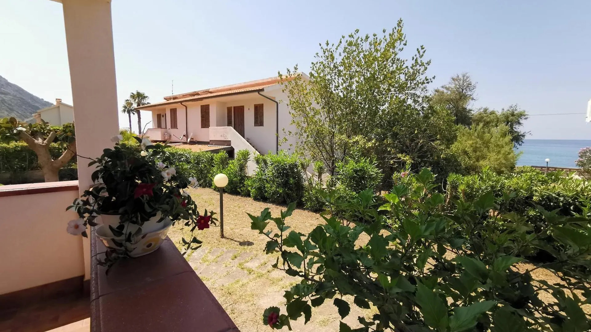 Holiday home Casa Con Giardino E Terrazzo Vicino Al Mare Villa Piraino